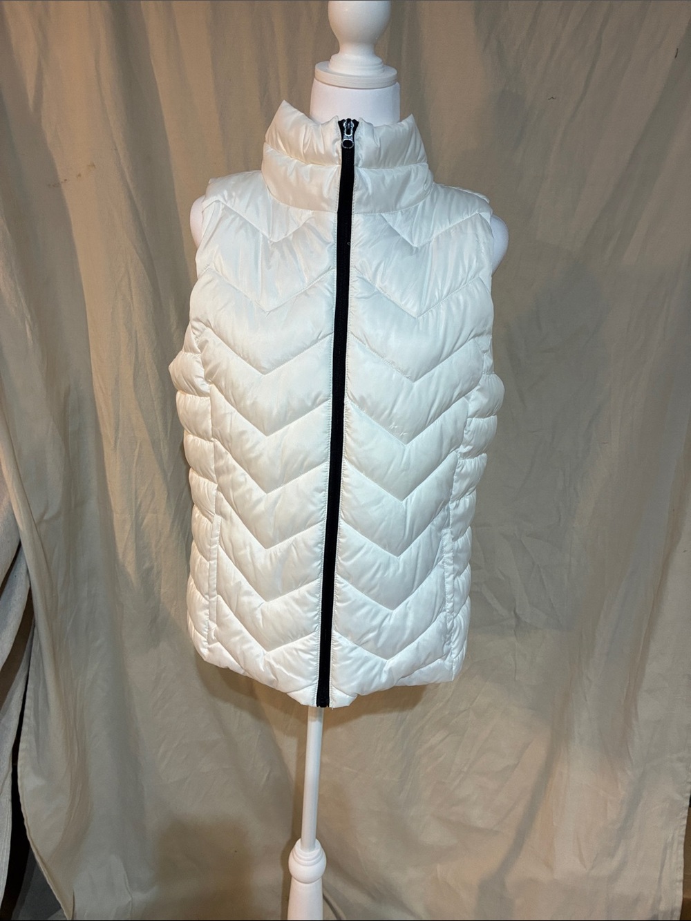 Authentic American Heritage White Quilted Puffer Vest with Black Zip